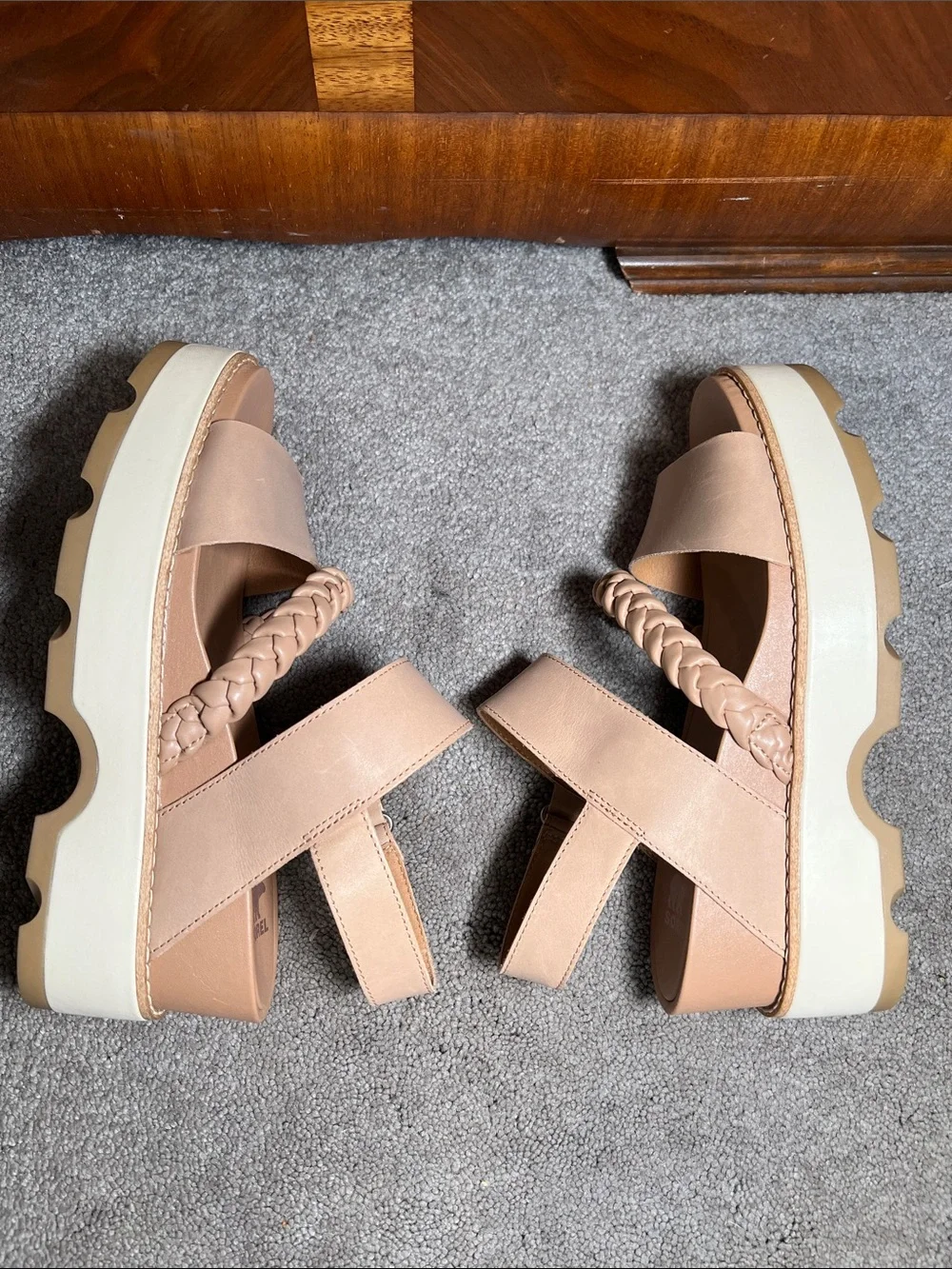 Sorel Joanie IV Y Strap Wedge Women's Platform Sandal Tan size 9.5